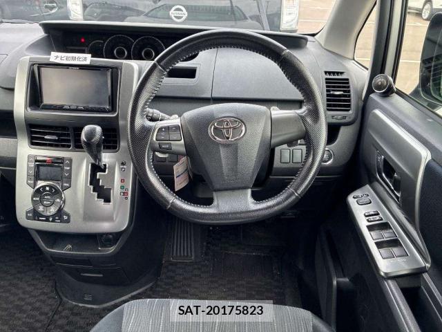 Toyota VOXY 2012-01 8816313-4