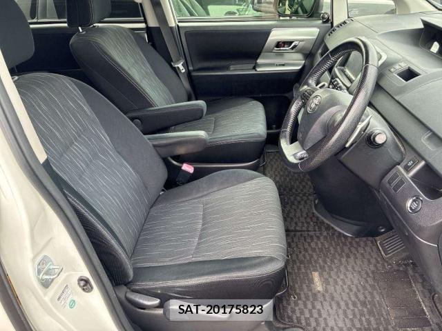 Toyota VOXY 2012-01 8816313-5