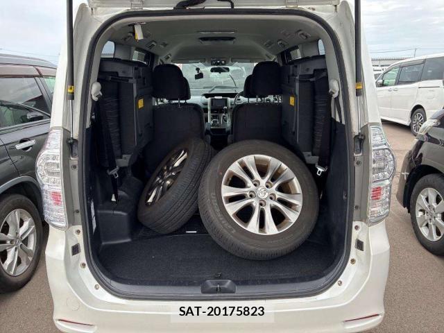 Toyota VOXY 2012-01 8816313-7