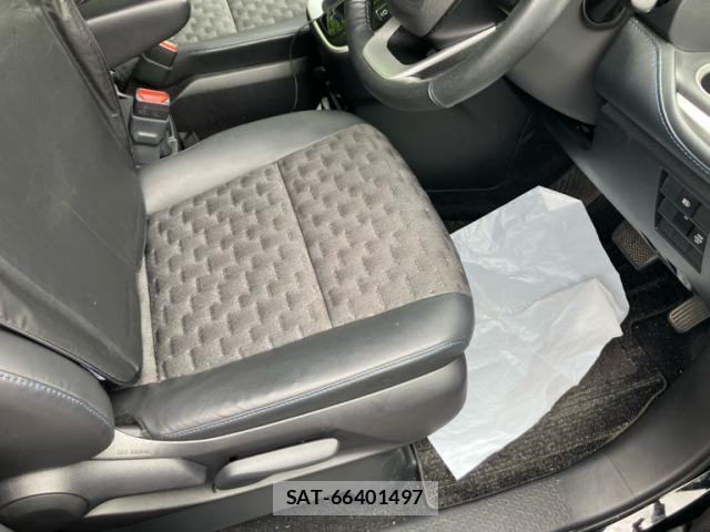 Toyota VOXY 2022-01 8816371-14