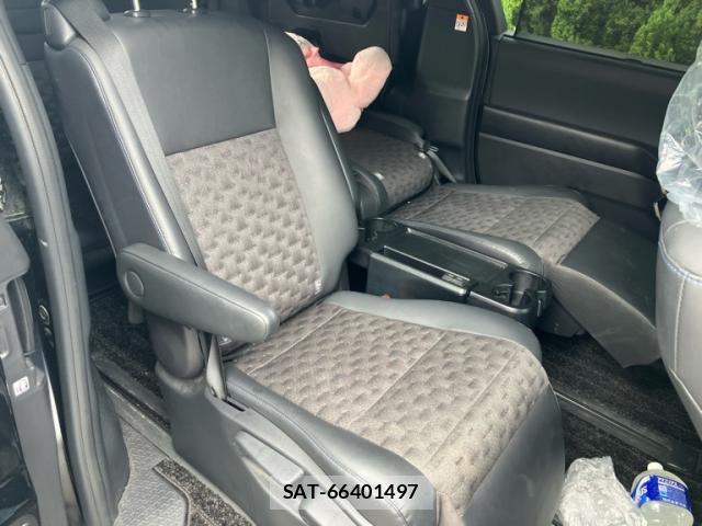 Toyota VOXY 2022-01 8816371-15
