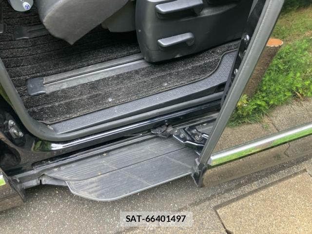 Toyota VOXY 2022-01 8816371-19