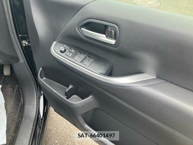 Toyota VOXY 2022-01 8816371-9