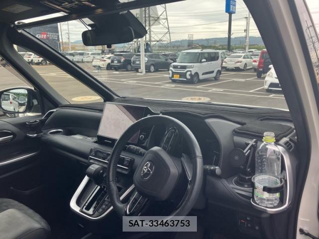Toyota VOXY 2022-10 8816386-10