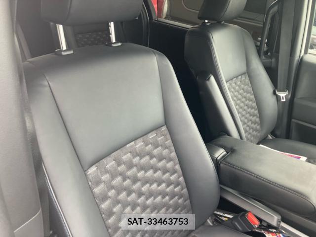 Toyota VOXY 2022-10 8816386-11