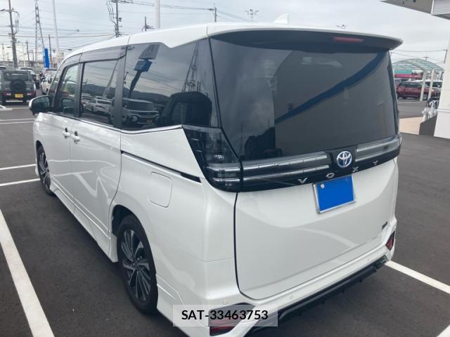 Toyota VOXY 2022-10 8816386-13
