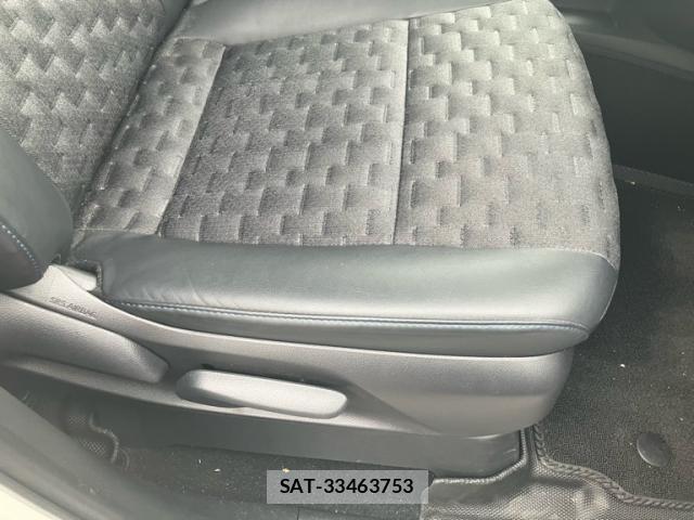 Toyota VOXY 2022-10 8816386-14