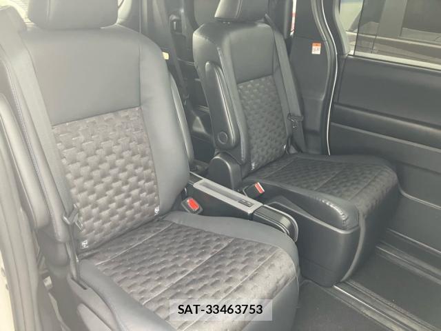 Toyota VOXY 2022-10 8816386-15