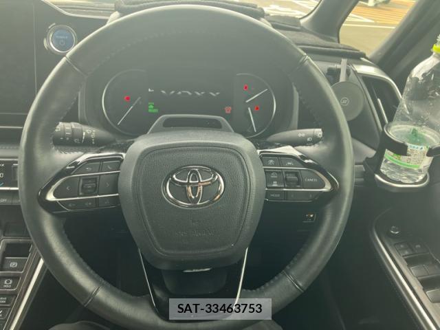 Toyota VOXY 2022-10 8816386-17