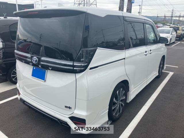 Toyota VOXY 2022-10 8816386-2