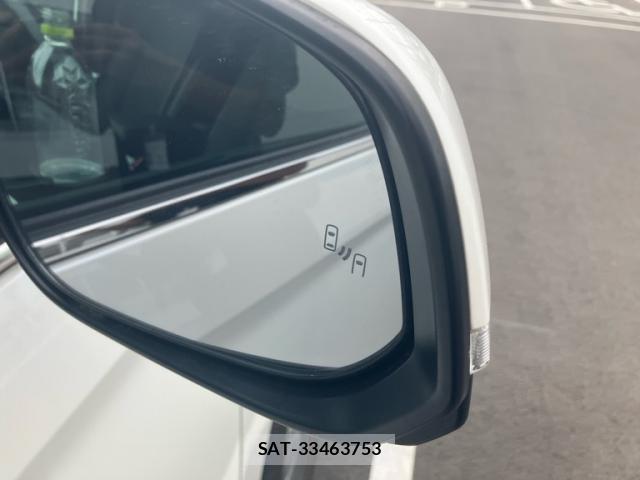 Toyota VOXY 2022-10 8816386-7
