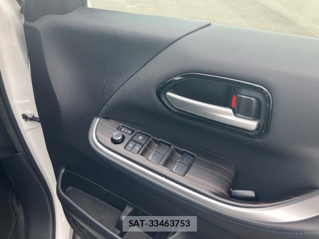 Toyota VOXY 2022-10 8816386-8