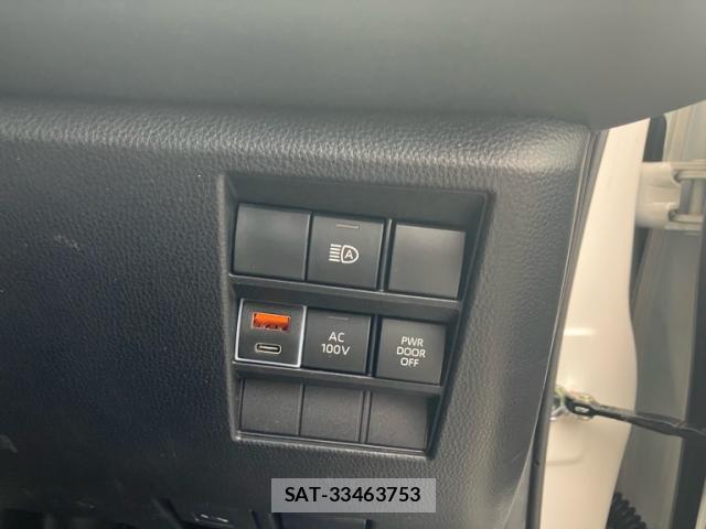 Toyota VOXY 2022-10 8816386-9