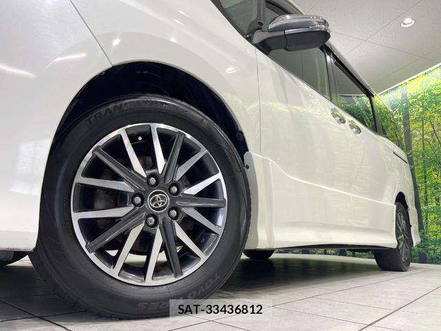 Toyota VOXY 2016-01 8816490-12