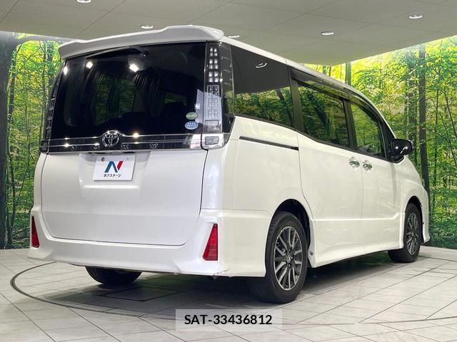 Toyota VOXY 2016-01 8816490-16