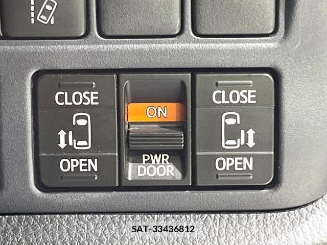 Toyota VOXY 2016-01 8816490-5