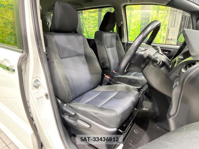 Toyota VOXY 2016-01 8816490-6