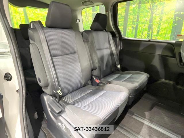 Toyota VOXY 2016-01 8816490-7