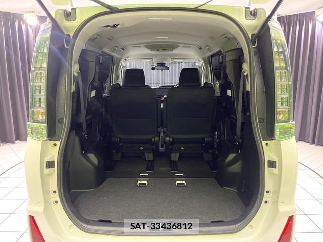 Toyota VOXY 2016-01 8816490-9