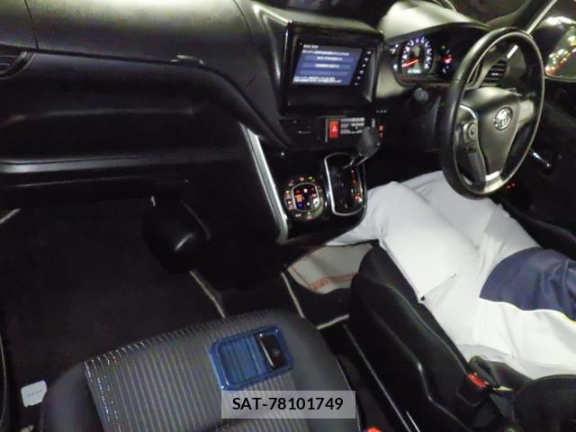 Toyota VOXY 2019-04 8816569-2