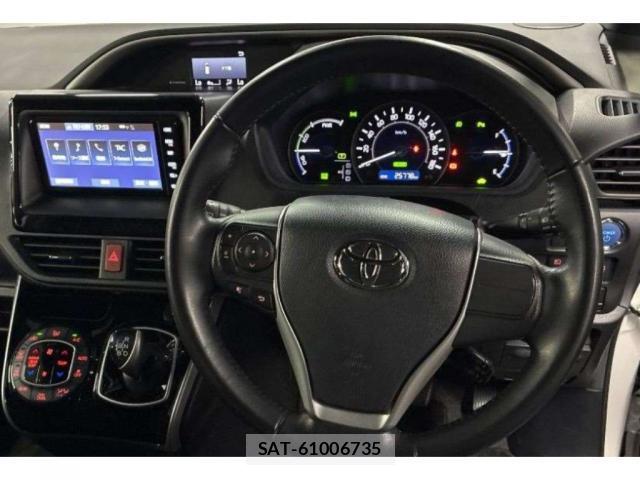 Toyota VOXY 2021-12 8816623-2