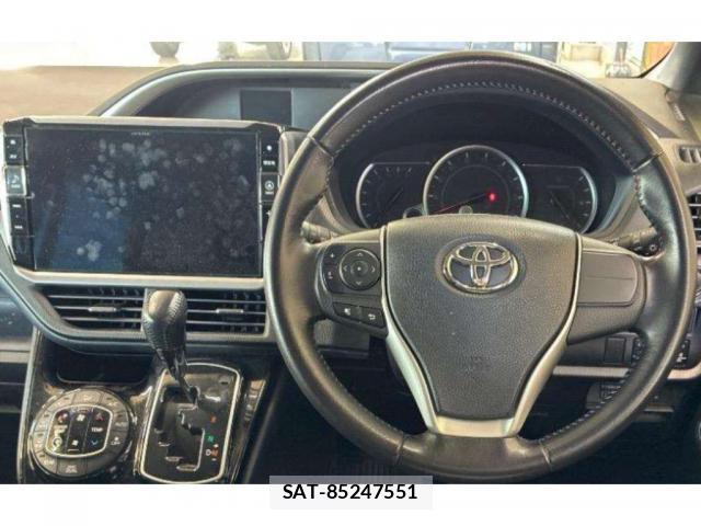 Toyota VOXY 2016-09 8816636-2