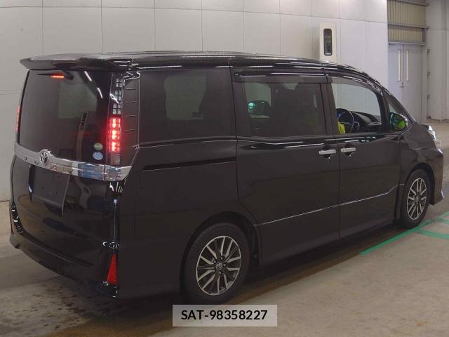 Toyota VOXY 2016-02 8816752-1