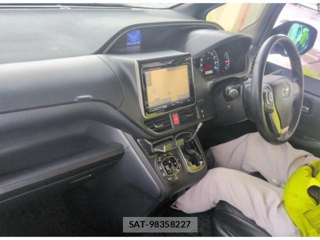 Toyota VOXY 2016-02 8816752-2