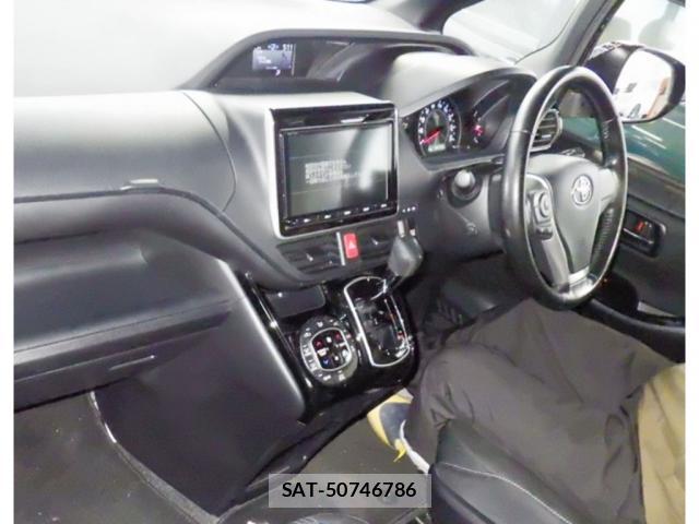 Toyota VOXY 2017-08 8816753-2