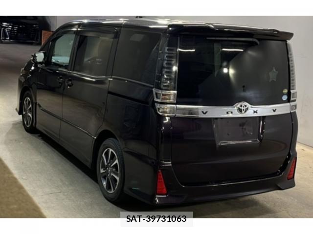 Toyota VOXY 2018-02 8816755-1