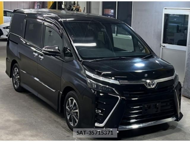 Toyota VOXY 2021 8816758-0