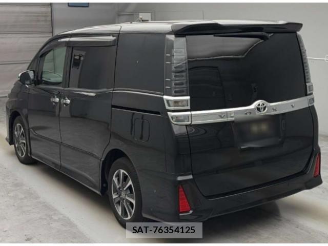 Toyota VOXY 2021-12 8816760-1