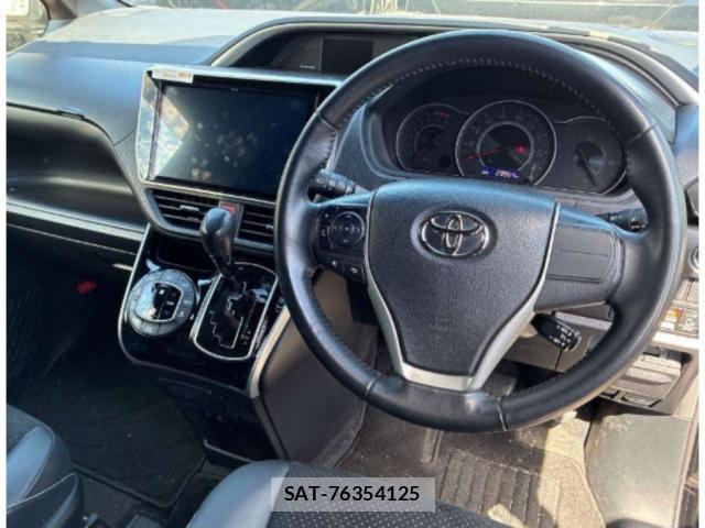 Toyota VOXY 2021-12 8816760-2
