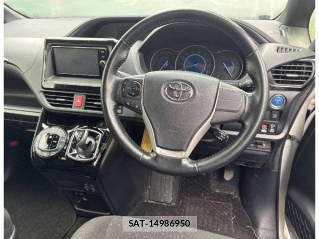 Toyota VOXY 2018-06 8816765-2