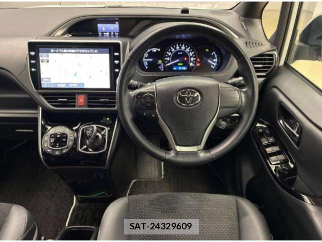 Toyota VOXY 2021-08 8816788-2