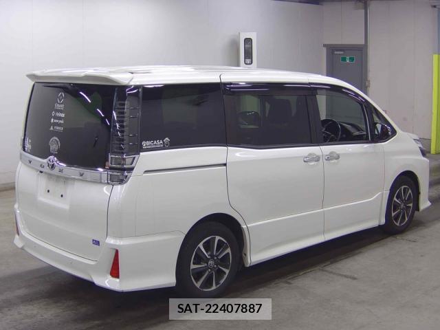 Toyota VOXY 2021-12 8816790-1
