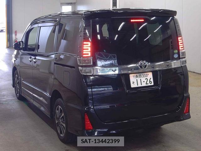 Toyota VOXY 2018-07 8816805-1