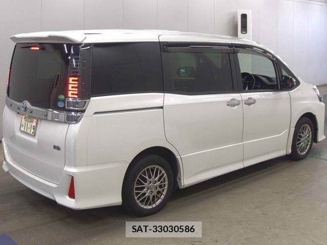 Toyota VOXY 2021 8816810-1