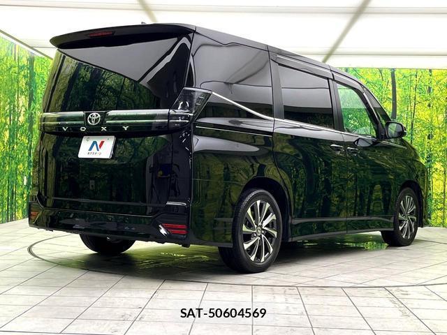 Toyota VOXY 2023-08 8816976-16