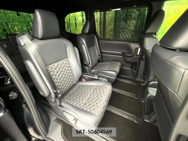 Toyota VOXY 2023-08 8816976-7