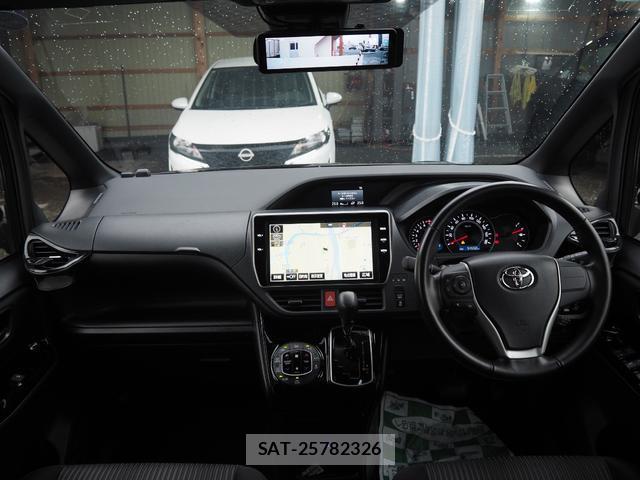 Toyota VOXY 2017-07 8816985-1