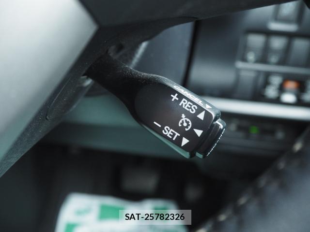 Toyota VOXY 2017-07 8816985-13
