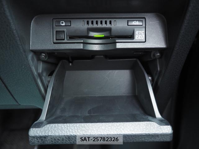Toyota VOXY 2017-07 8816985-17