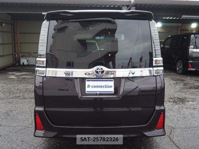 Toyota VOXY 2017-07 8816985-4