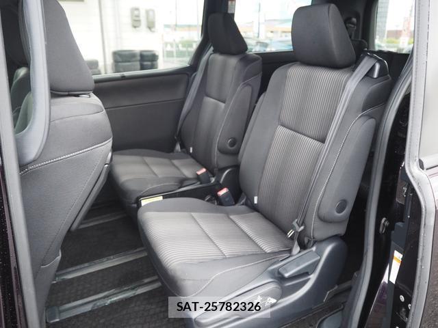 Toyota VOXY 2017-07 8816985-9