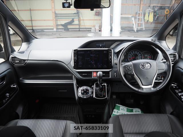 Toyota VOXY 2017-10 8816986-1