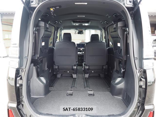 Toyota VOXY 2017-10 8816986-11