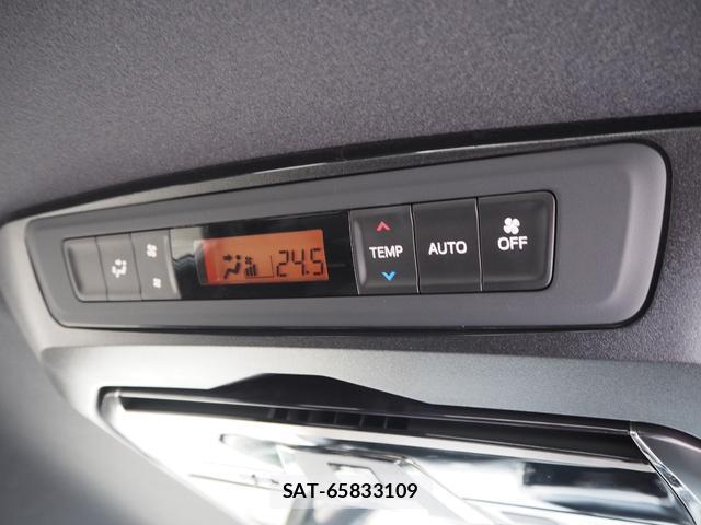 Toyota VOXY 2017-10 8816986-13