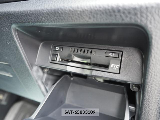 Toyota VOXY 2017-10 8816986-17