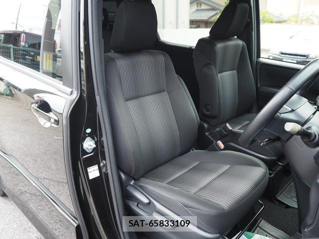 Toyota VOXY 2017-10 8816986-7
